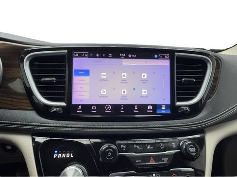 Used 2022 Chrysler Pacifica Limited FWD image 45