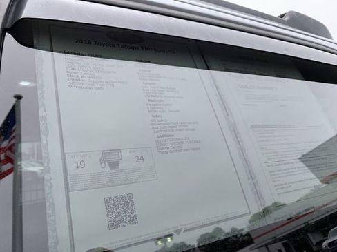 Used 2018 Toyota Tacoma TRD Sport image 36