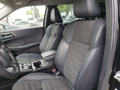 Used 2023 Mitsubishi Outlander SE Black Edition image 19