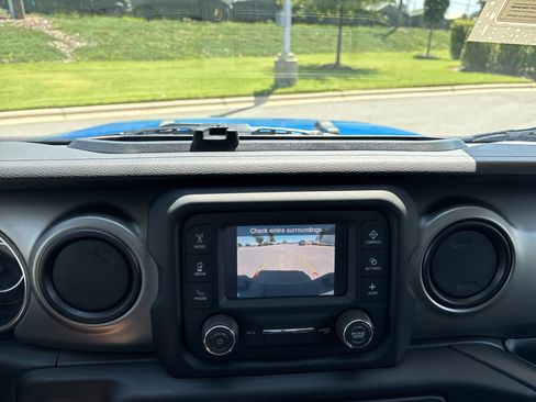 Used 2021 Jeep Gladiator Sport AWD/4WD image 29