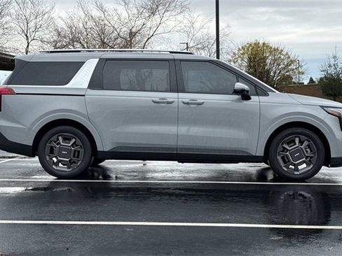 Certified 2025 Kia Carnival EX image 3