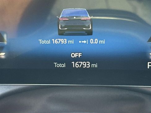 Used 2025 BMW 530i xDrive w/ Premium Package image 11