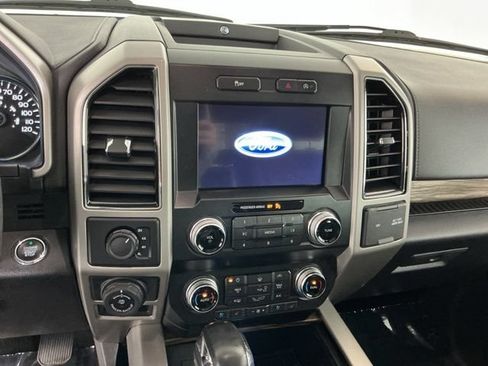 Used 2019 Ford F150 Lariat w/ Equipment Group 502A Luxury AWD/4WD image 18