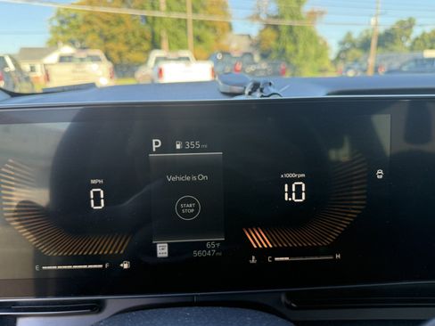 Used 2025 Kia Carnival FWD image 17