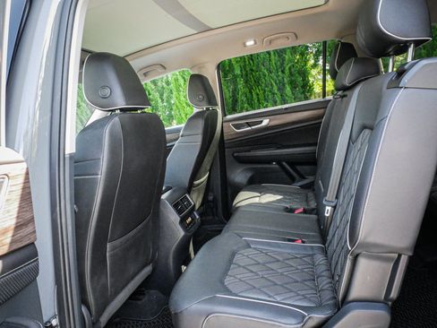 Used 2025 Volkswagen Atlas SEL Premium R-Line AWD/4WD image 8