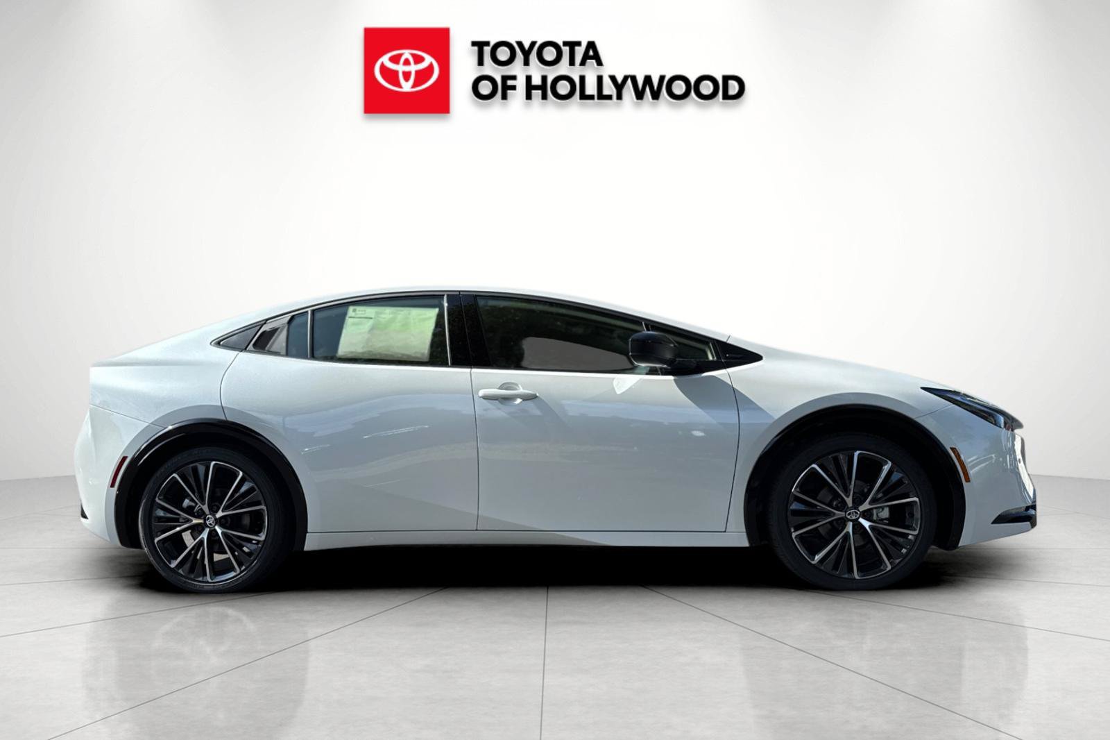 New 2027 Toyota Prius XLE FWD image 3