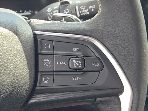 New 2025 Jeep Grand Cherokee Altitude image 34