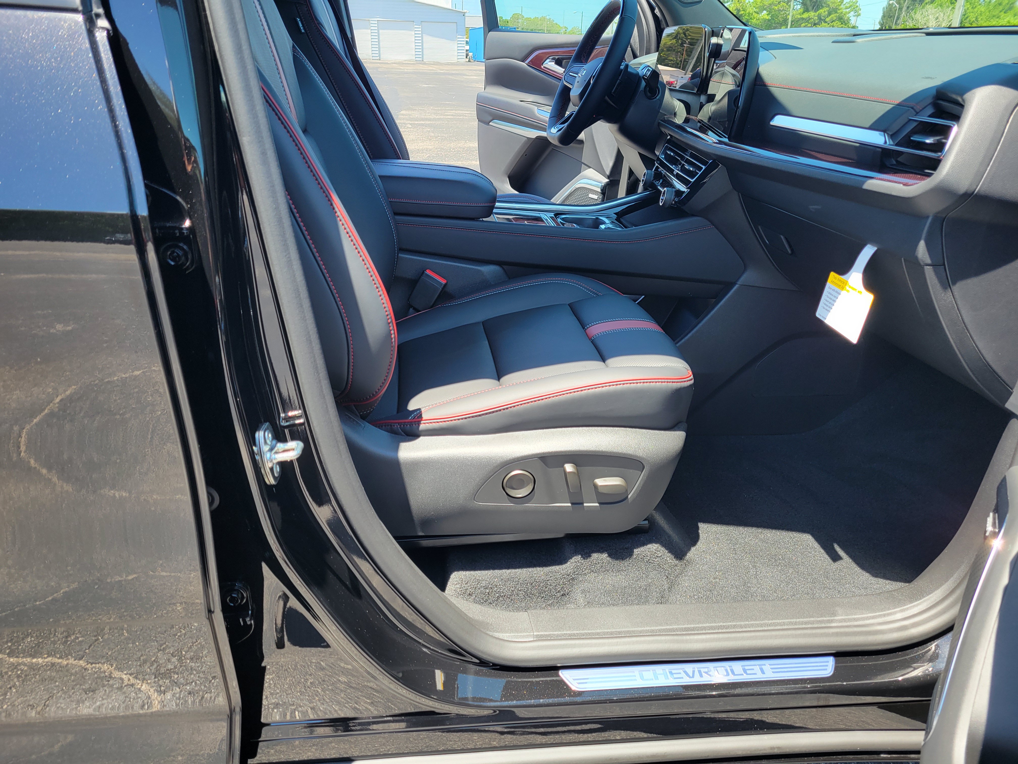 New 2027 Chevrolet Traverse RS w/ LPO, Floor Liner Package FWD image 35