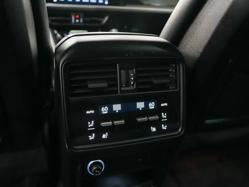 Certified 2024 Porsche Cayenne AWD/4WD image 19