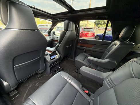 Certified 2024 Lincoln Navigator Reserve AWD/4WD image 27
