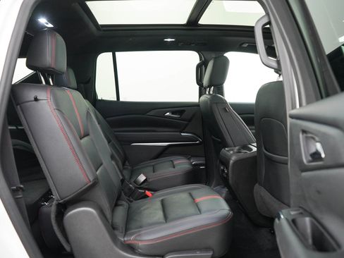Used 2024 Chevrolet Traverse RS AWD/4WD image 12