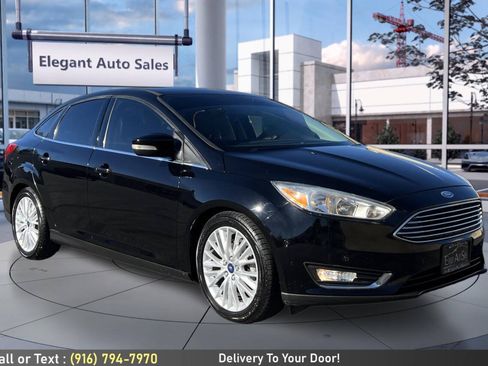 Used 2016 Ford Focus Titanium FWD image 3