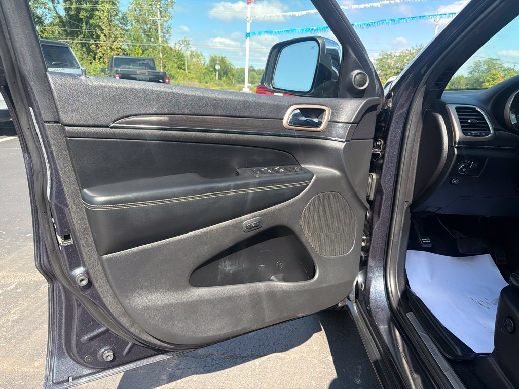 Used 2015 Jeep Grand Cherokee Limited AWD/4WD image 16