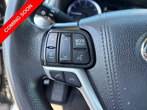 Used 2019 Toyota Highlander LE w/ Carpet Mat Package (TMS) FWD image 20