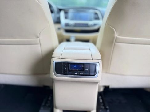 Used 2016 Toyota Highlander Limited AWD/4WD image 25