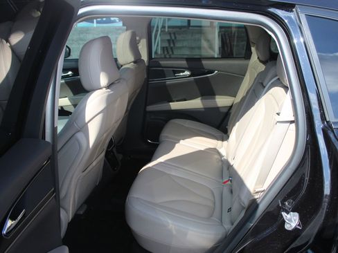 Used 2023 Lincoln Nautilus Reserve w/ Monochromatic Package AWD/4WD image 18