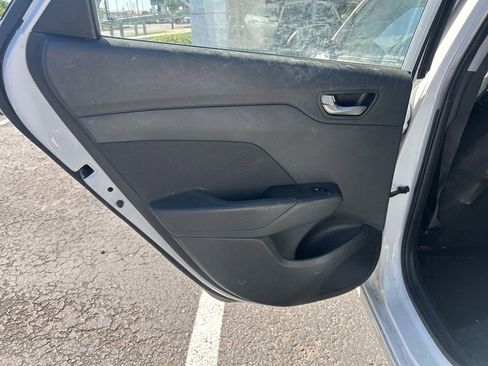 Used 2019 Hyundai Accent SE FWD image 11