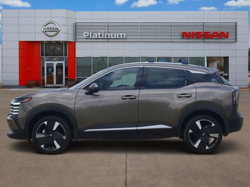 Certified 2025 Nissan Kicks SR FWD image 3