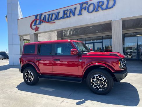 New 2026 Ford Bronco Outer Banks AWD/4WD image 1