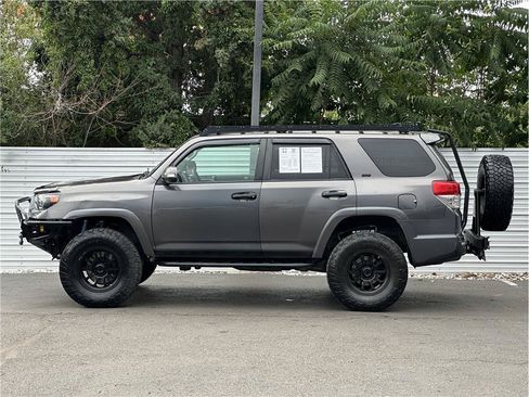 Used 2010 Toyota 4Runner Limited AWD/4WD image 13