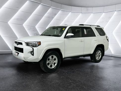 Used 2024 Toyota 4Runner SR5 image 3