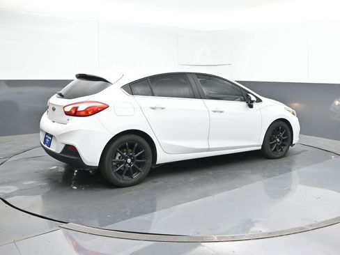 Used 2018 Chevrolet Cruze LT w/ Sun And Sound Package image 5