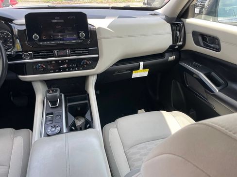 Certified 2024 Nissan Pathfinder SV w/ Black Appearance Package AWD/4WD image 12