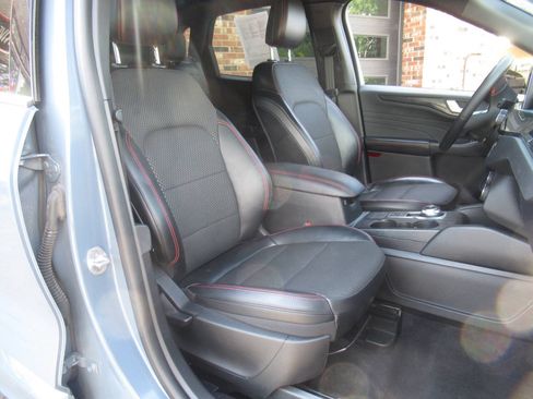 Used 2023 Ford Escape ST-Line AWD/4WD image 6