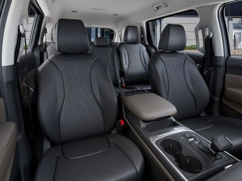 New 2026 Kia Carnival FWD image 19