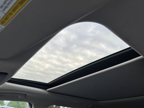 Used 2021 Nissan Rogue SV image 11