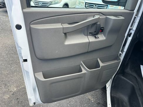 Used 2021 Chevrolet Express 3500 LS RWD image 19