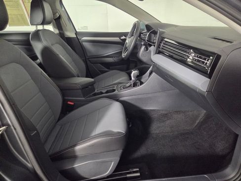 Used 2025 Volkswagen Jetta SE w/ Sunroof Package FWD image 31