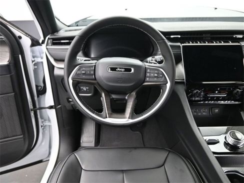 New 2025 Jeep Grand Cherokee L Limited image 29