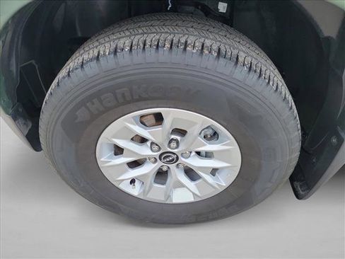 Used 2024 Nissan Frontier SV w/ Technology Package image 9