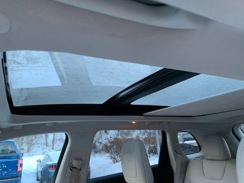 Used 2020 Jeep Cherokee Latitude Plus w/ Comfort/Convenience Group image 24