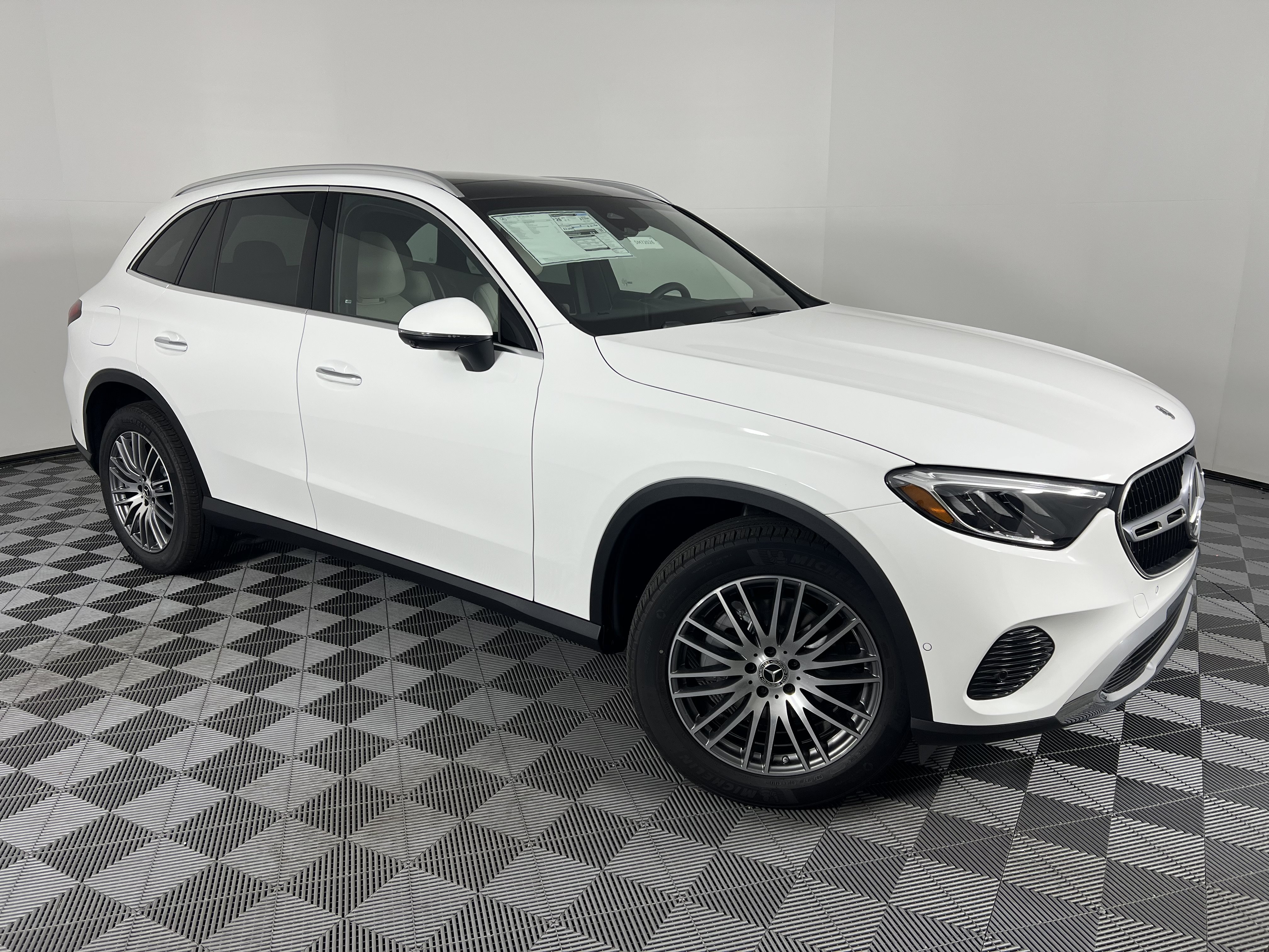 New 2027 Mercedes-Benz GLC 300 4MATIC image 2