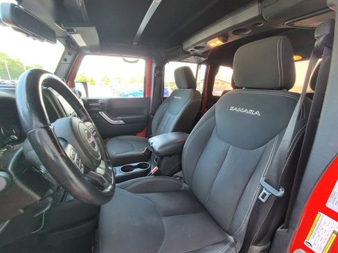 Used 2016 Jeep Wrangler Unlimited Sahara w/ Dual Top Group AWD/4WD image 14