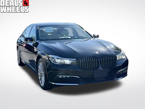 Used 2018 BMW 740i xDrive AWD/4WD image 3