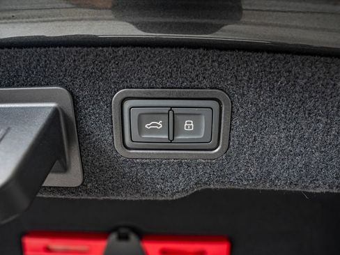 Used 2022 Audi S8 AWD/4WD image 39