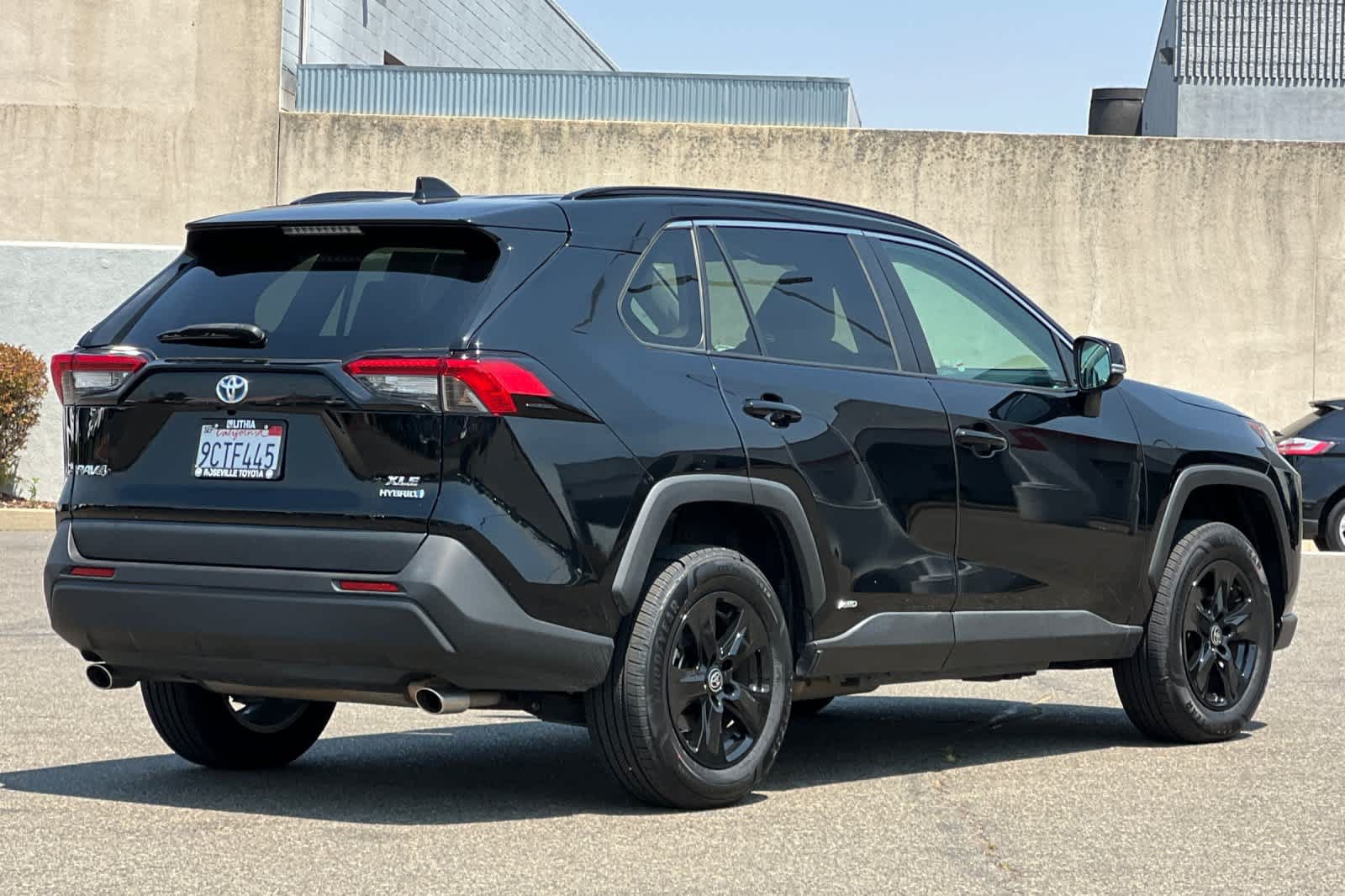 Certified 2022 Toyota RAV4 XLE AWD/4WD image 2