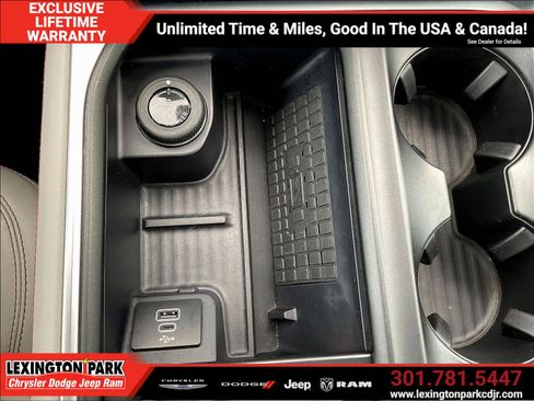 Used 2025 Ford Expedition Active AWD/4WD image 15