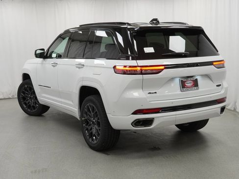 New 2025 Jeep Grand Cherokee Summit w/ Obsidian Package image 13