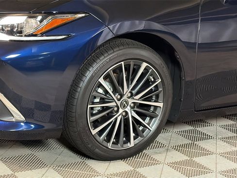 Certified 2025 Lexus ES 350 w/ Premium Package image 4
