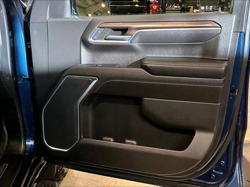 Used 2022 Chevrolet Silverado 1500 LT Trail Boss image 12