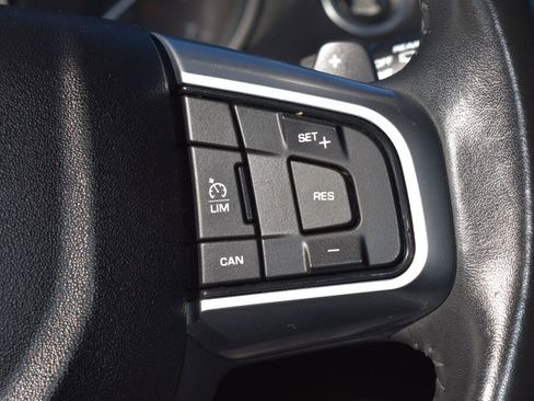 Used 2018 Land Rover Discovery Sport SE image 20