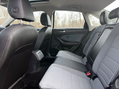 Used 2025 Volkswagen Jetta SE image 27