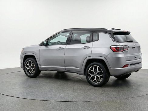 Used 2025 Jeep Compass Limited AWD/4WD image 6