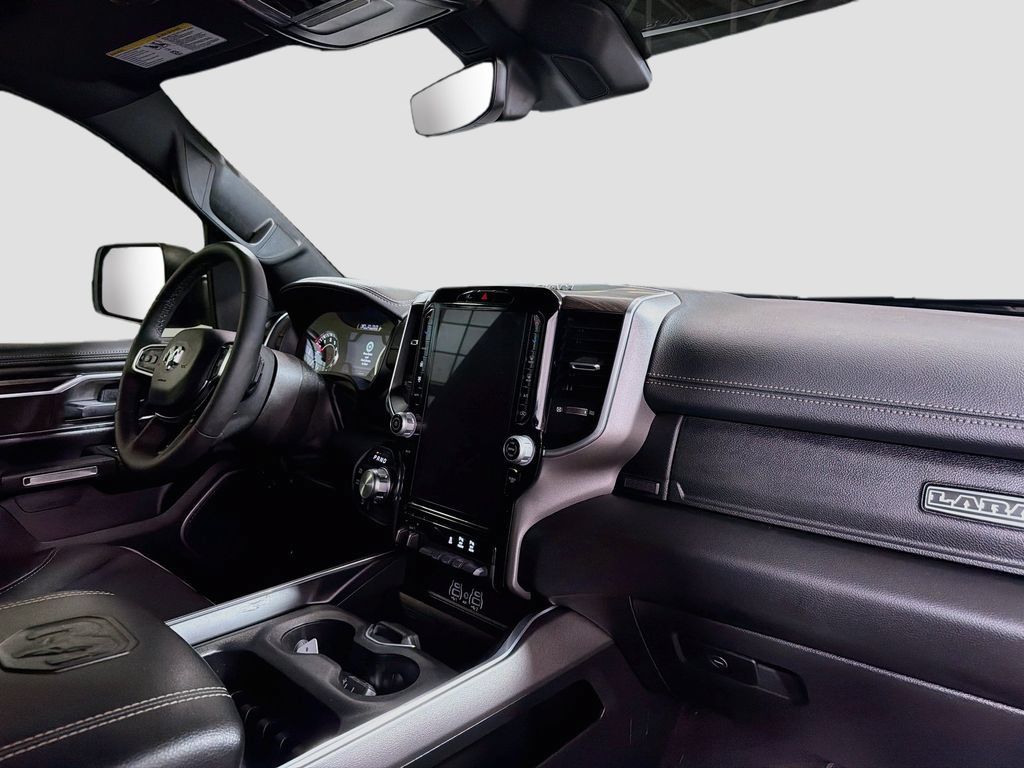 Used 2025 RAM 1500 Laramie w/ Sport Appearance Package AWD/4WD image 31