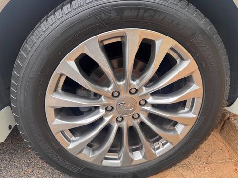 Used 2017 INFINITI QX80 2WD w/ Driver Assistance Package image 9