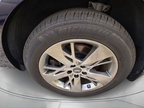 Used 2025 Genesis GV70 3.5T Sport image 8